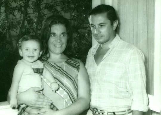 Horacio Castillo con su esposa Susana y con su hijo Horacio