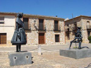 Monumento a Dulcinea y el Quijote. Fotograf�a: Lourdes Cardenal